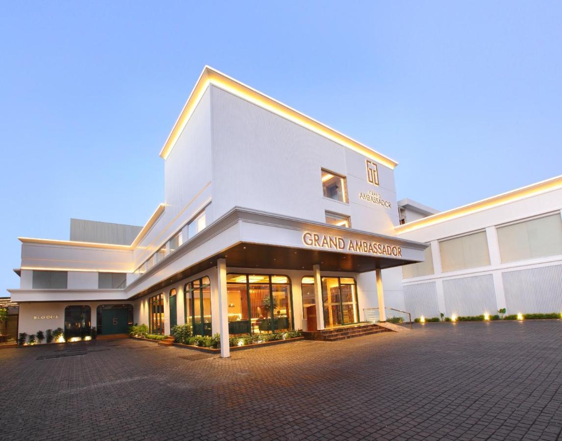 The Grand Ambassador Hotel Коттаям Екстер'єр фото